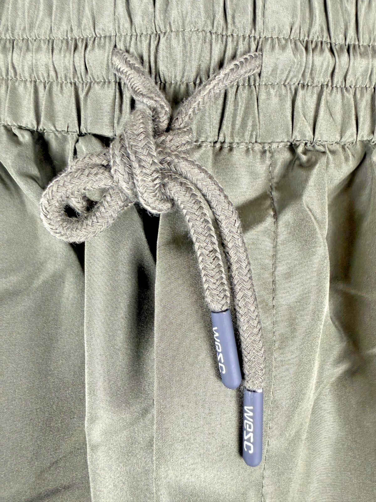 Size M (Women’s L) – WESC Nylon Cargo Wind Shorts Olive Green Lightweight NWT