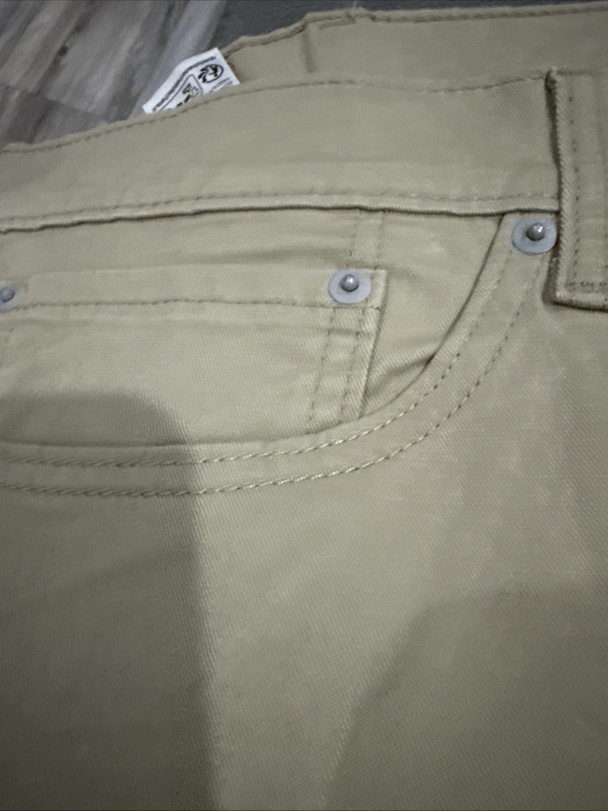 Levi’s Men’s 514 Straight Stretch Jean Tan Size 40×30 Sits Below Original Tan