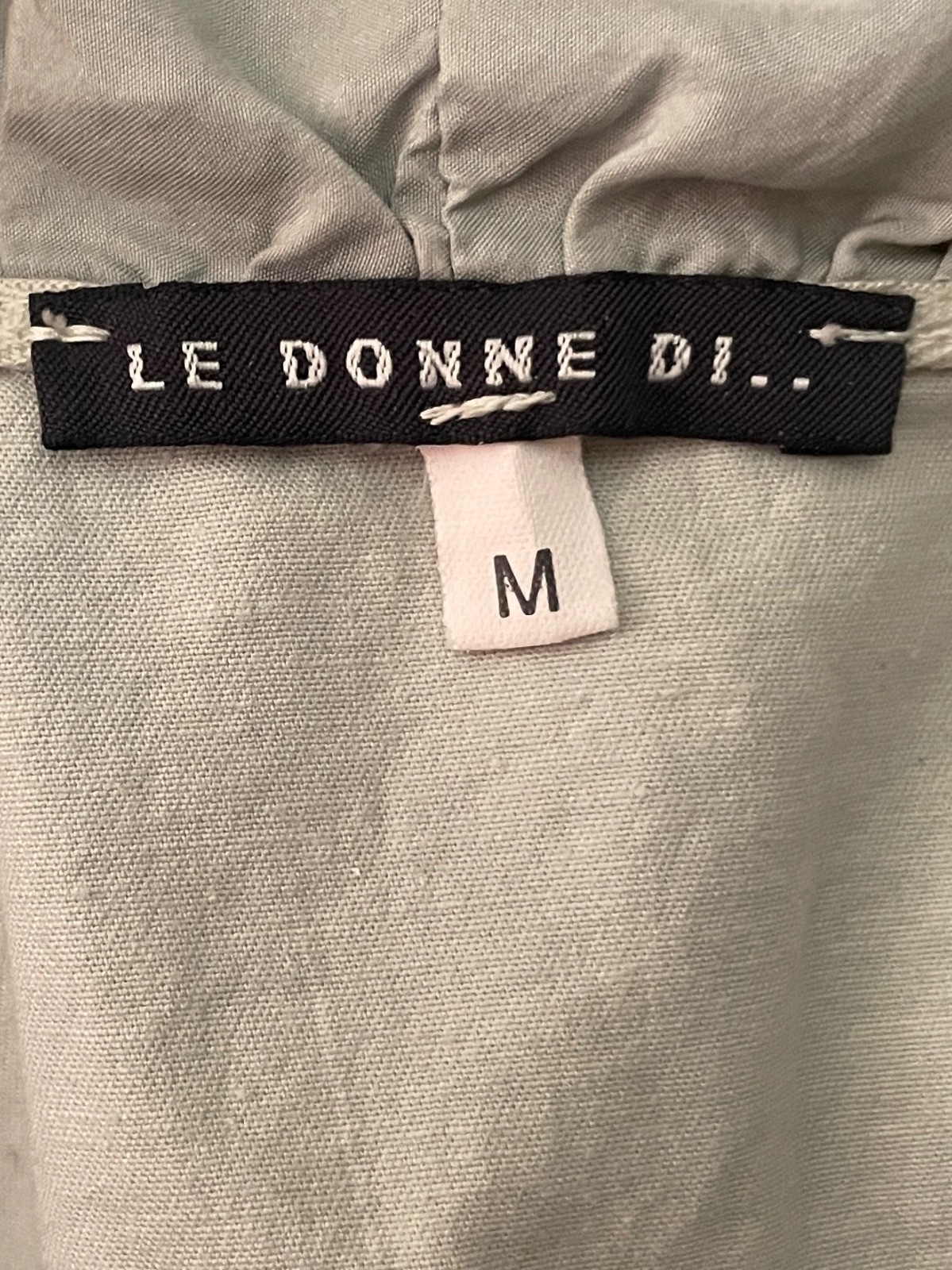 Le Donne Di Size M Soft Gray Ruffled Neckline Cropped Zip Front Top