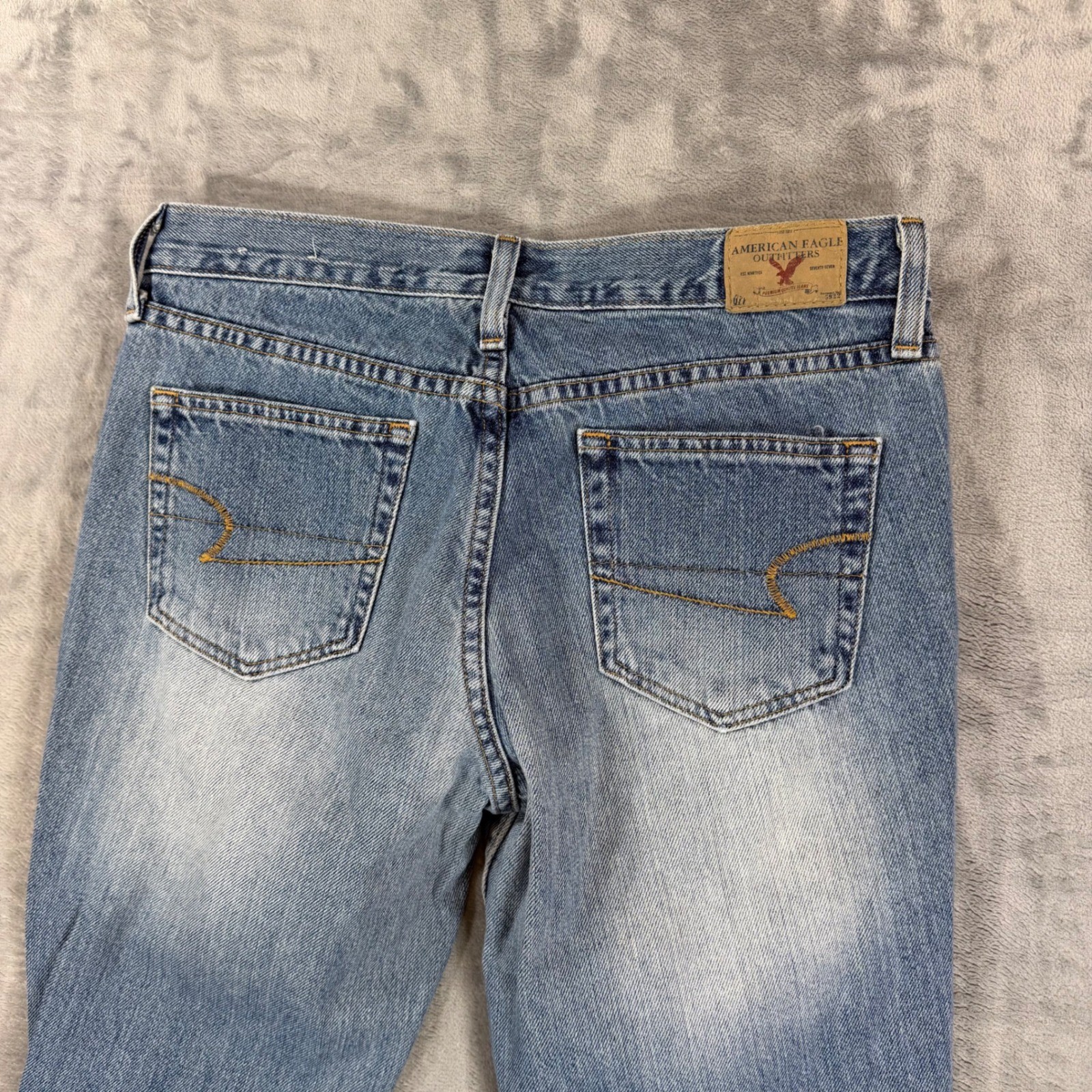 American Eagle Favorite Flare Jeans Women’s Size 6 Reg Blue Faded Denim
