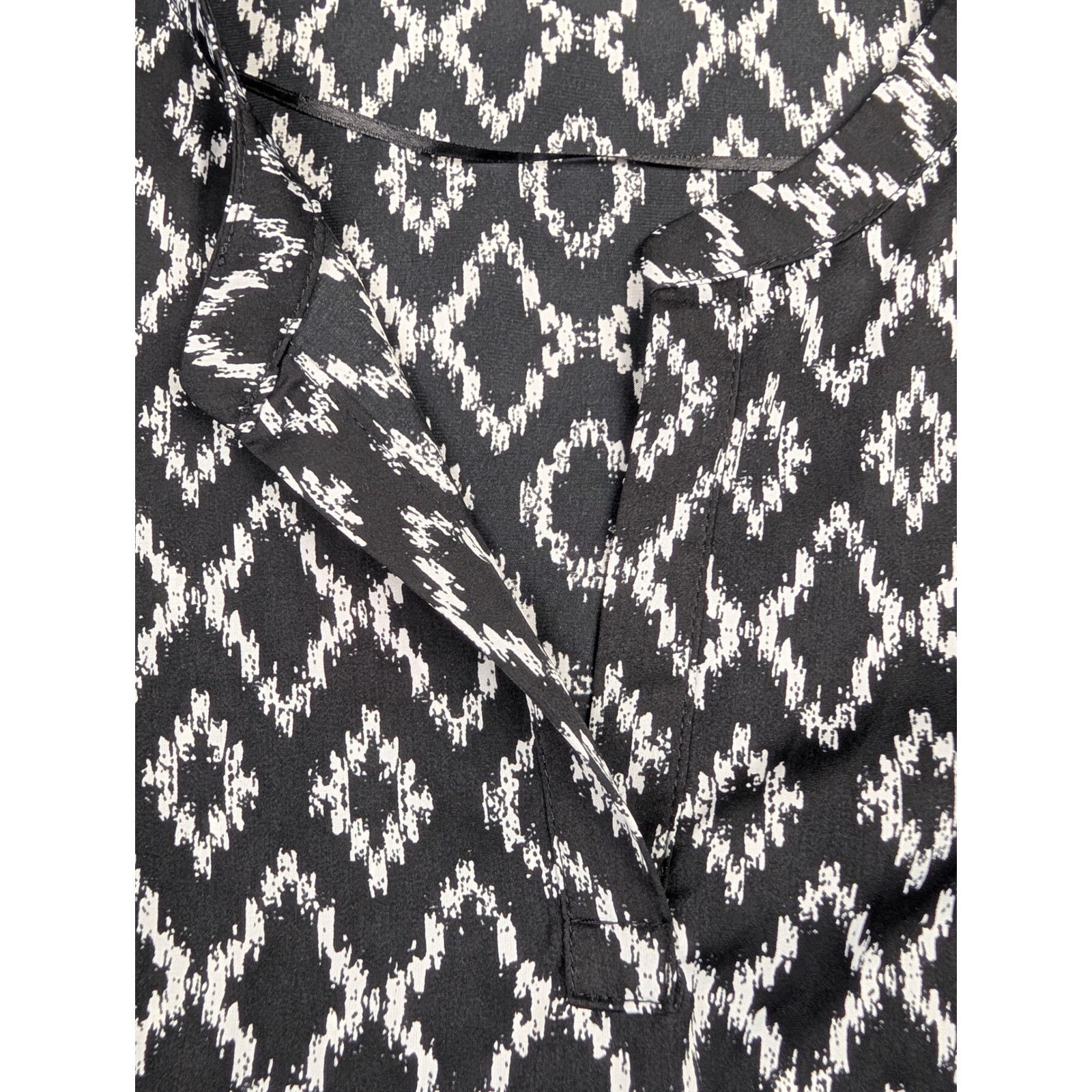 Hilary Radley Womens Black White Ikat Diamond Print Split Neck Blouse Size Med