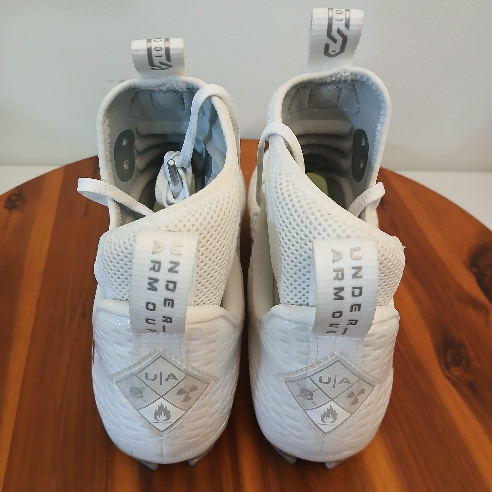 Under Armour Spotlight Lux MC 2.0 Mens 9.5 White Football Cleats 3025082