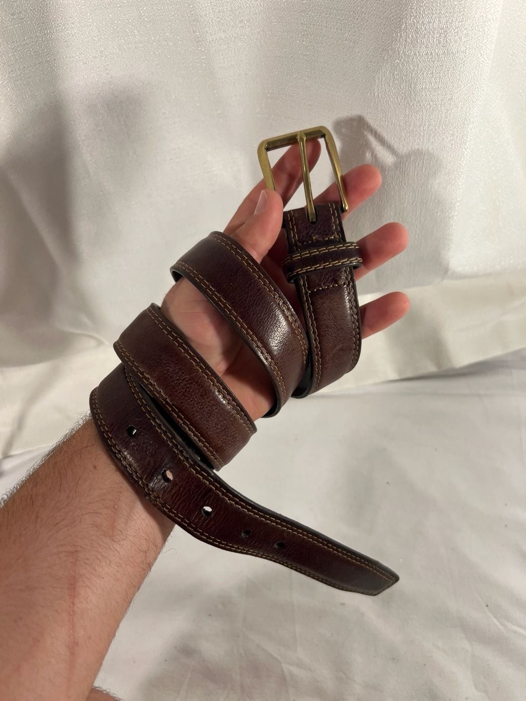 Orvis Men’s Brown Leather Belt with Brass Buckle and Contrast Stitching