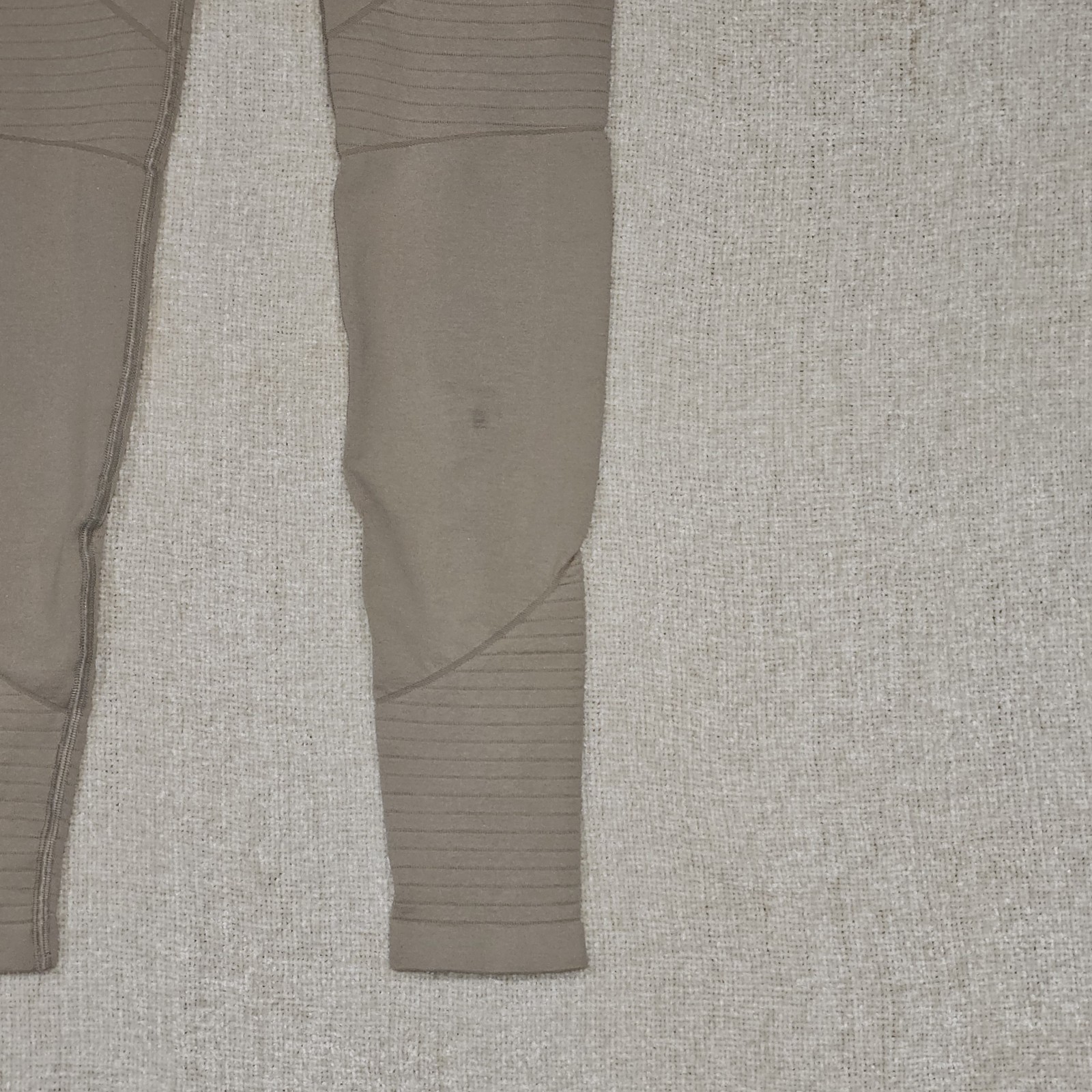 Small Alphalete Compression 7/8 Leggings Tan Pale Nude