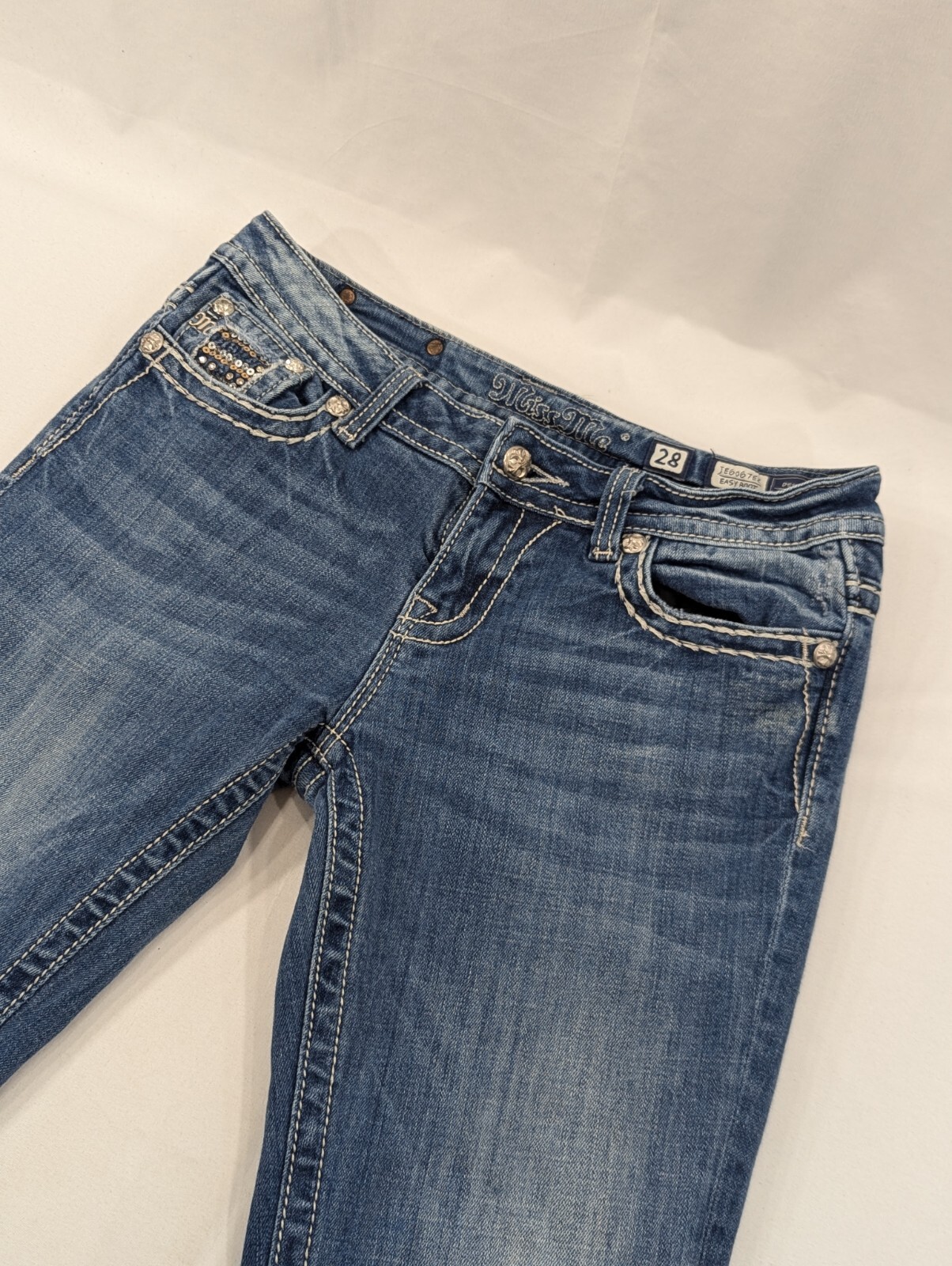 Miss Me Mid Rise Easy Boot Embroidered Jeans in Women’s Size 30×33 (28 Tag)