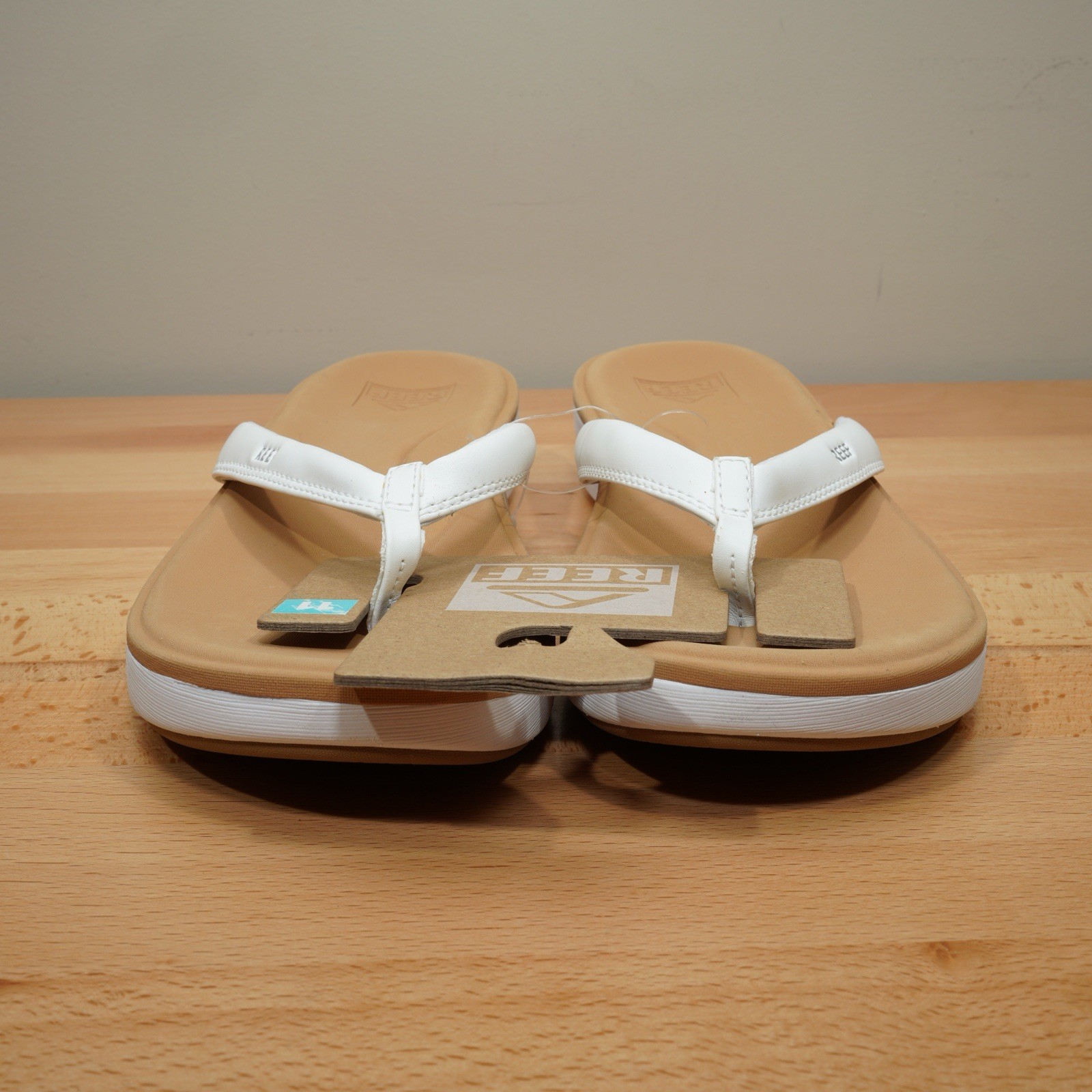 REEF Cushion Cloud Flip Flops Sandals – Women’s 11 – White/Tan **NEW**