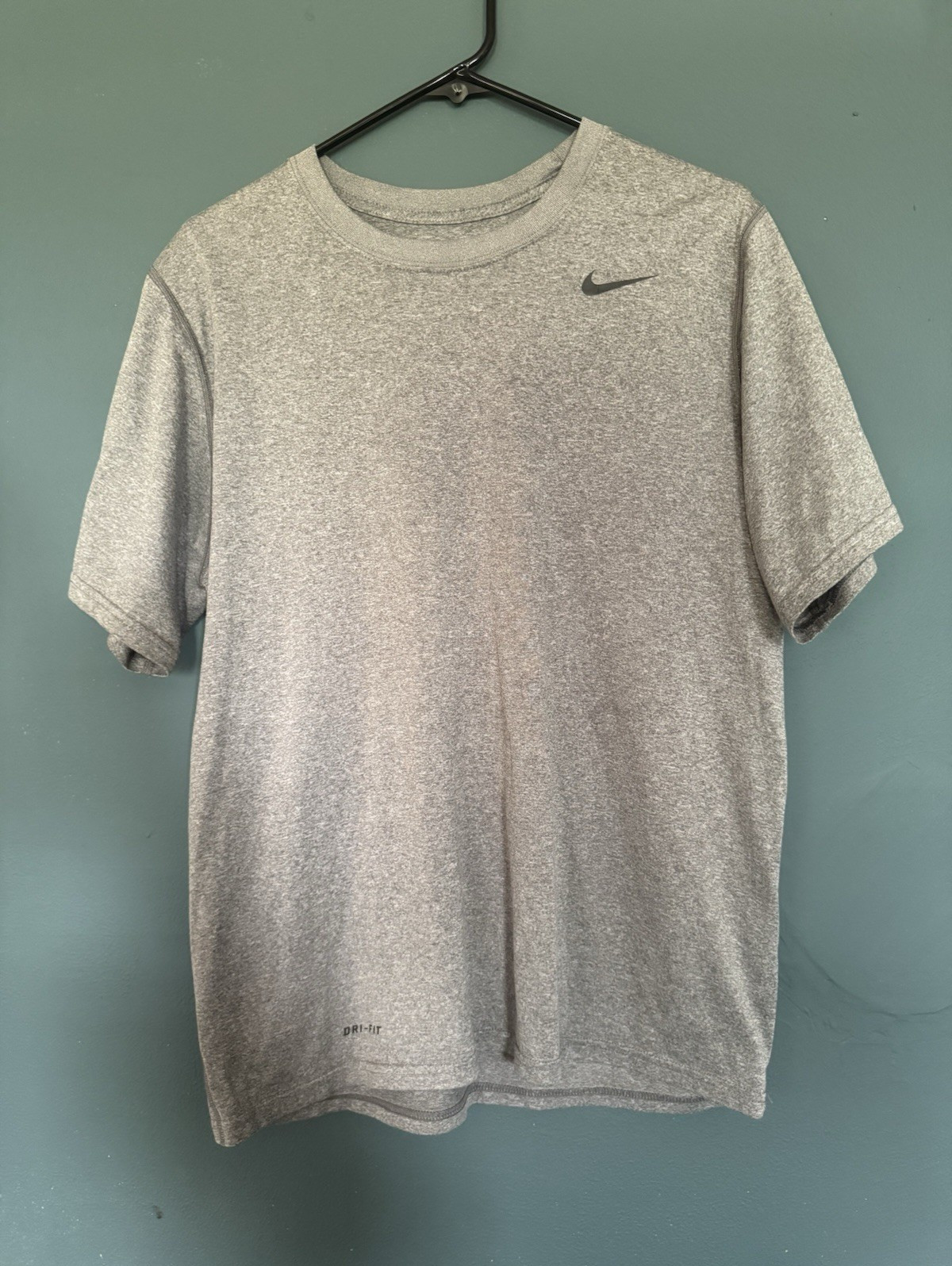 Nike Dri-FIT Men’s L Gray Crew Neck Short Sleeve Moisture-Wicking T-Shirt