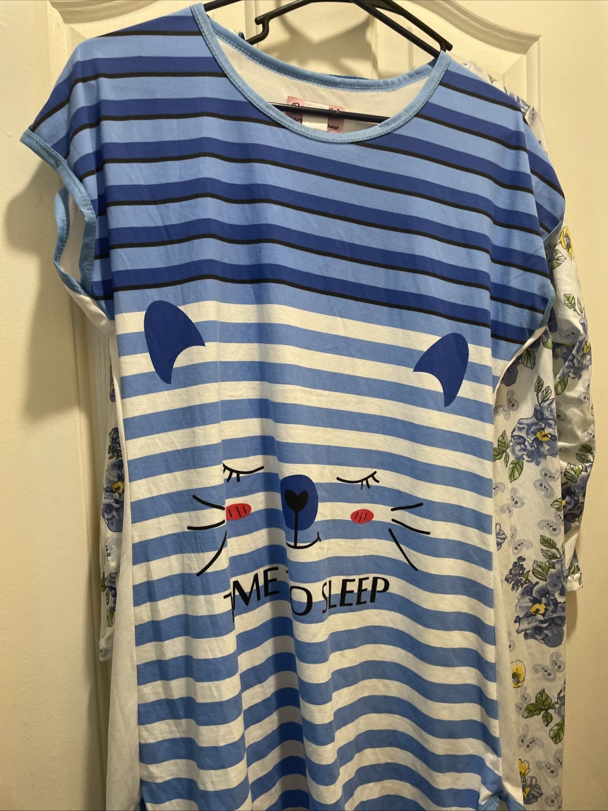 Betsy TW sleepwear Blue Striped w/cat & floral button down size M