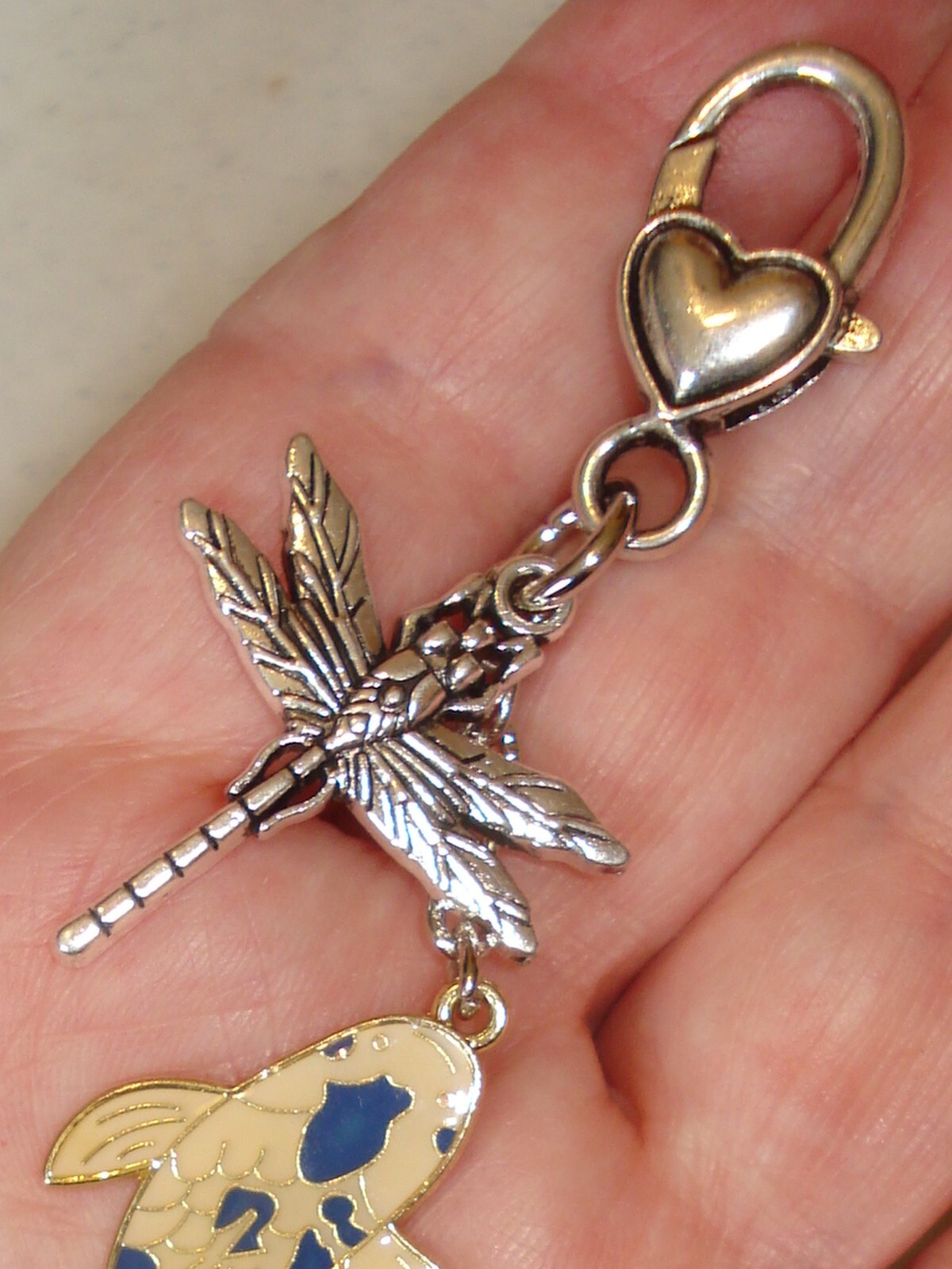 4 3/4″ Drop Cabochon, Koi Fish Chasing Dragonfly Heart Key Ring Dangle Glitz #2