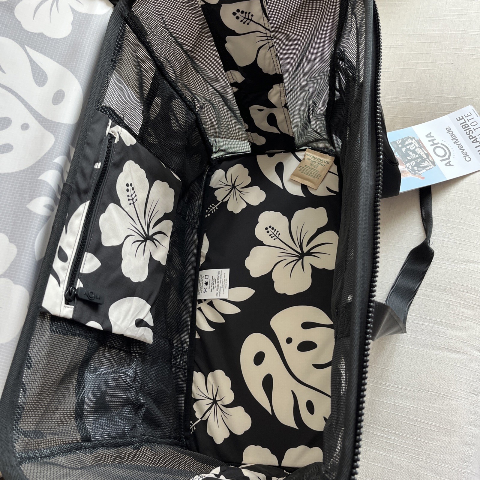 Aloha Collection CleverMade Foldable Mesh Beach Tote Black White Floral Zip NWTS