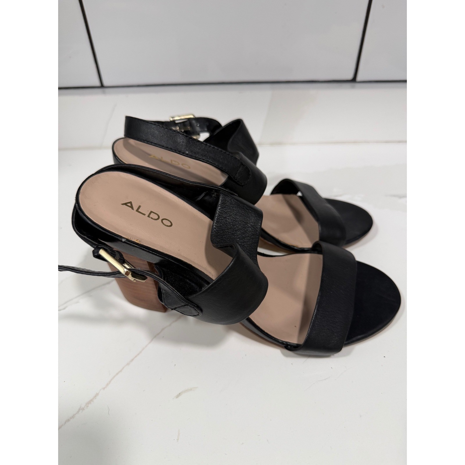 Aldo Womens Black Leather Block Heel Ankle Strap Sandals Gold Buckle Size 9