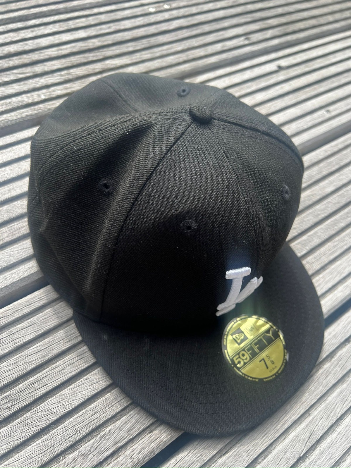This New Era Los Angeles Dodgers 59FIFTY fitted cap features a black crown and a