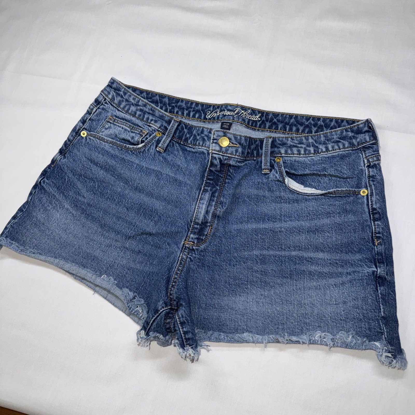 Universal Thread High Rise Shortie Fitted Hip & Leg Frayed Hem Shorts Size 16