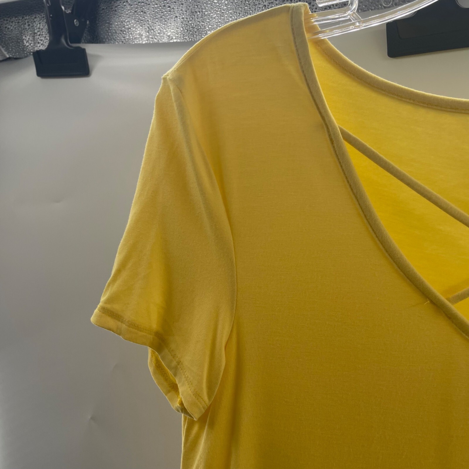 Lime n Chili Crisscross V-Neck Short Sleeve Blouse Womens Size Small Yellow