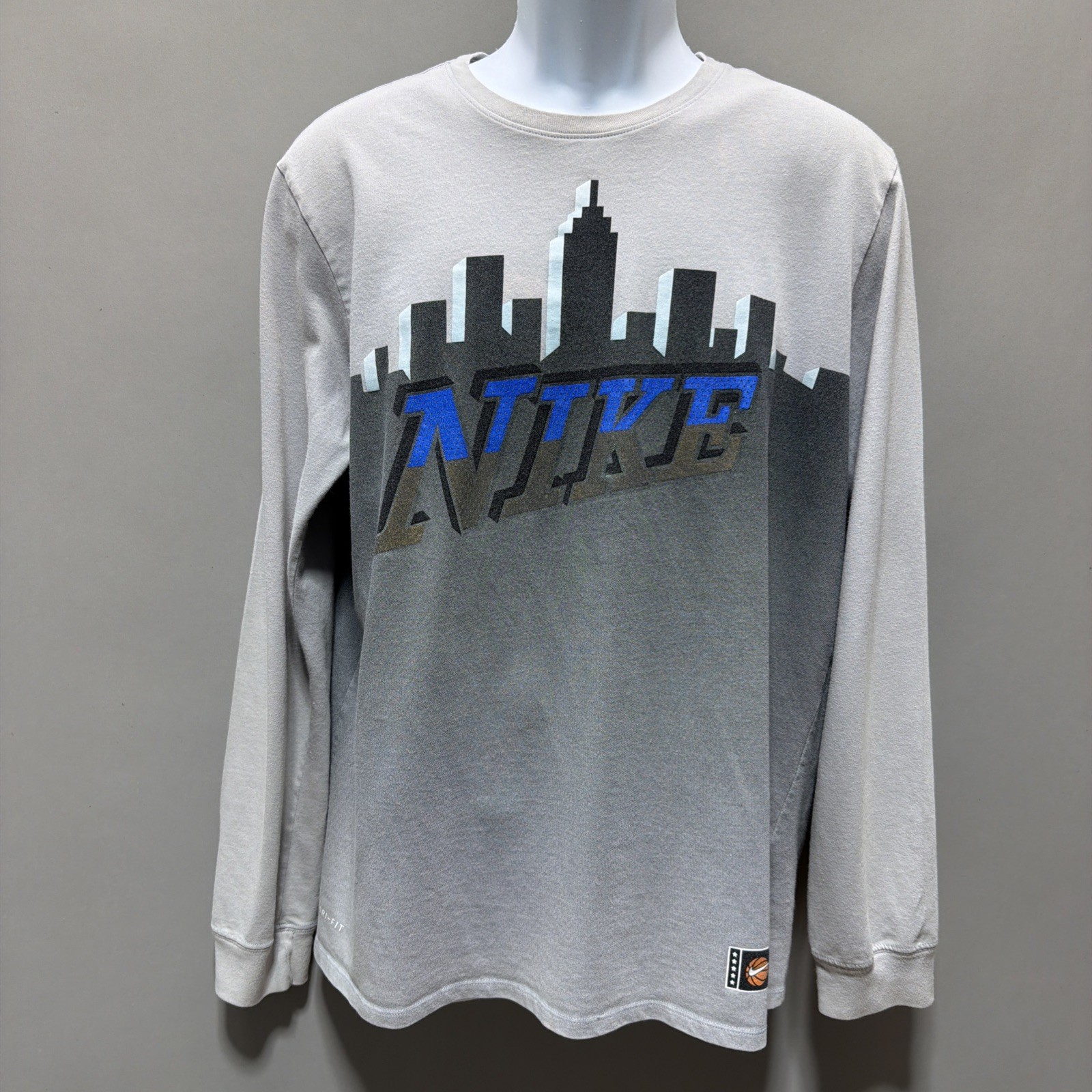 Nike Dri Fit TEE New York Basketball GRAPHIC LONG SLEEVE TOP Gray Sz Large