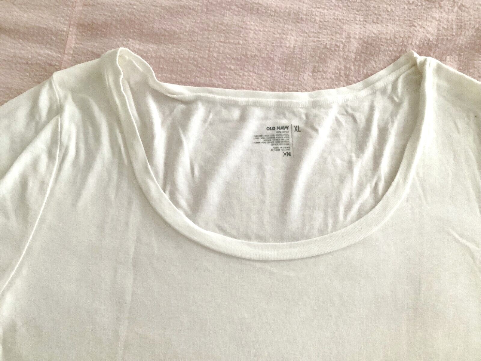 OLD NAVY women’s white deep U-neck t-shirt Size XL EUC