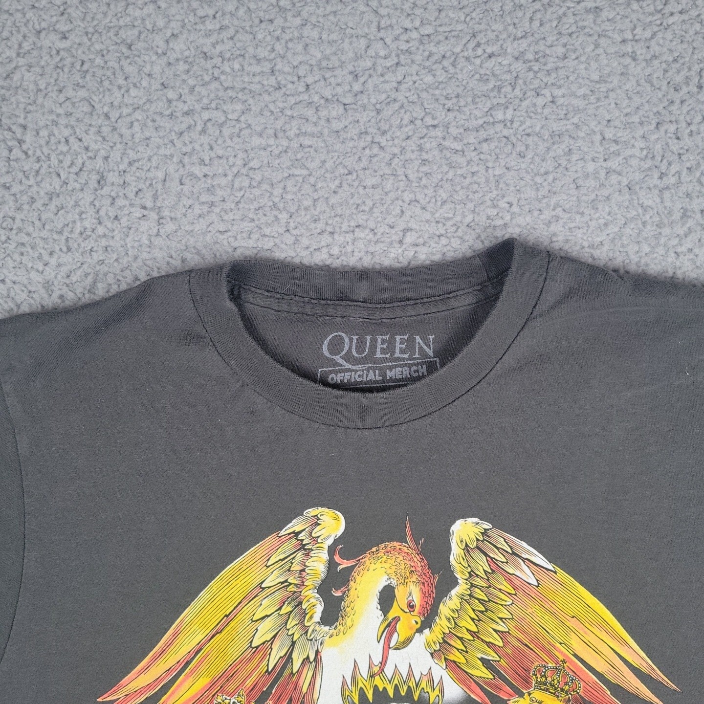 Queen T-Shirt Medium Gray Official Merch Lions Dragon Band Tee Music Album