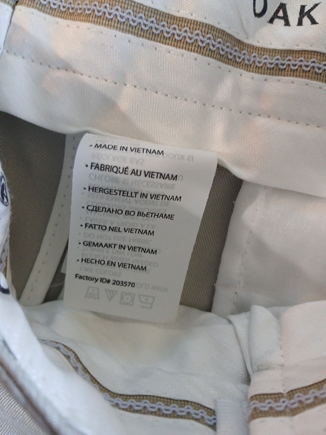 OAK HILL MEN’S CHINO PANTS IN SIZE 48X30 CREAM COLOR