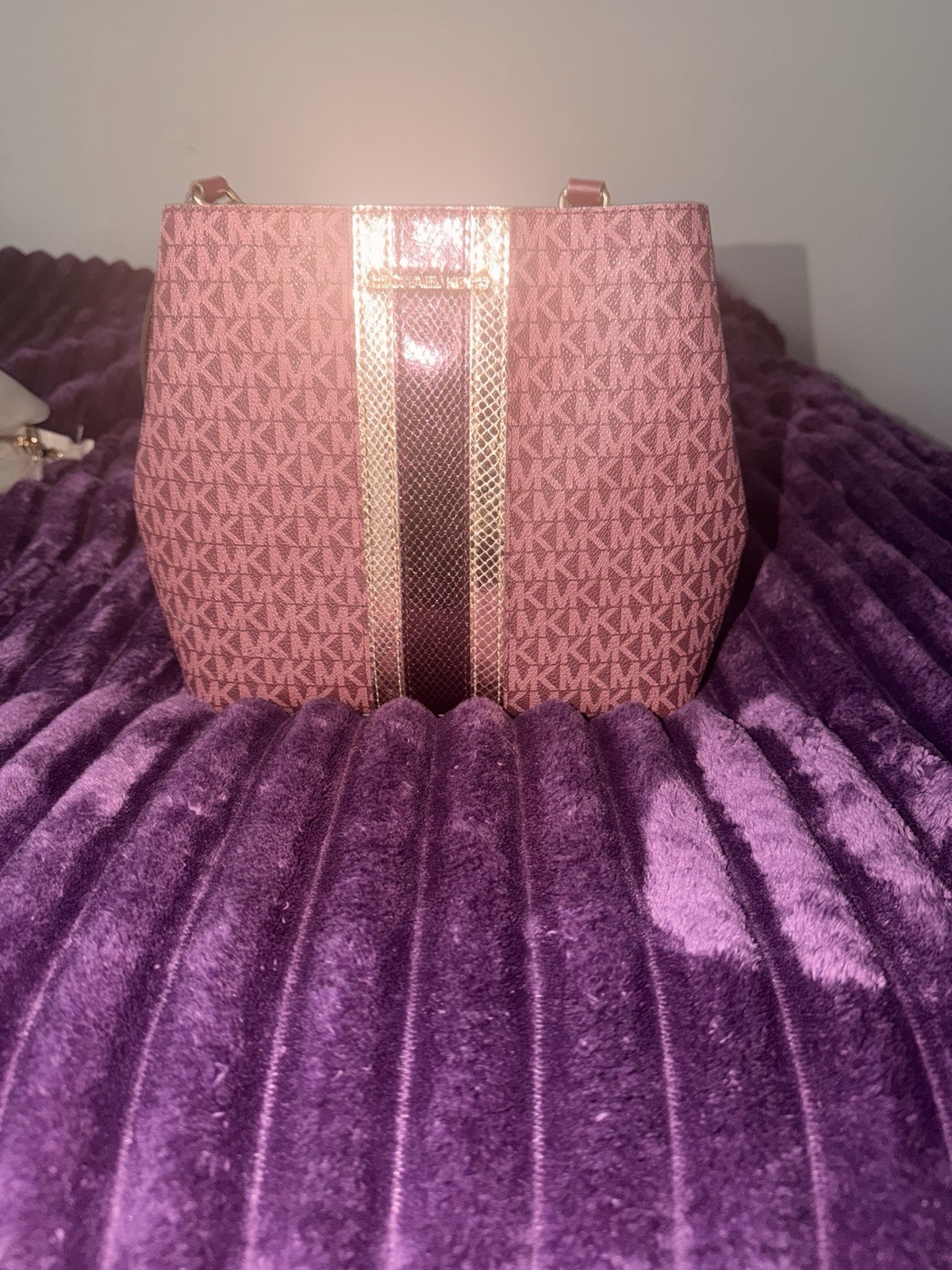 Michael Kors Signature Logo Pink/Gold Crossbody Bag Magnetic, Detachable Strap