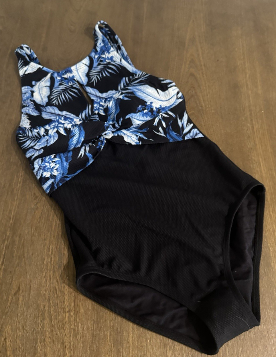Tommy Bahama Indigo Garden Printed Twist High Neck One-Piece Swimsuit Size 4