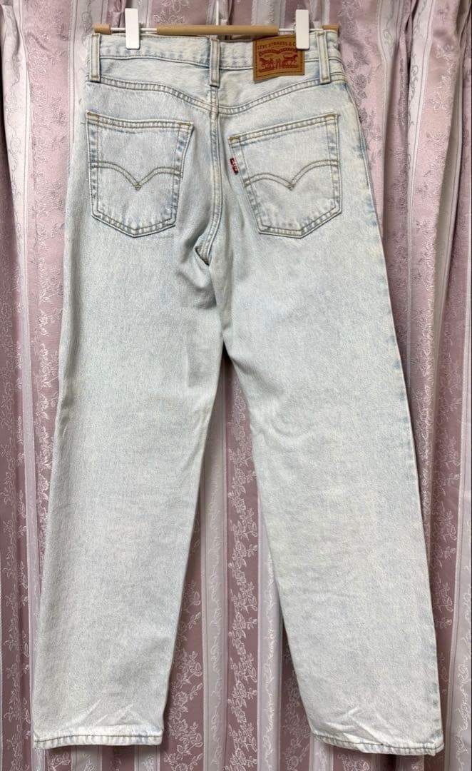 LEVI’S Light Indigo Denim