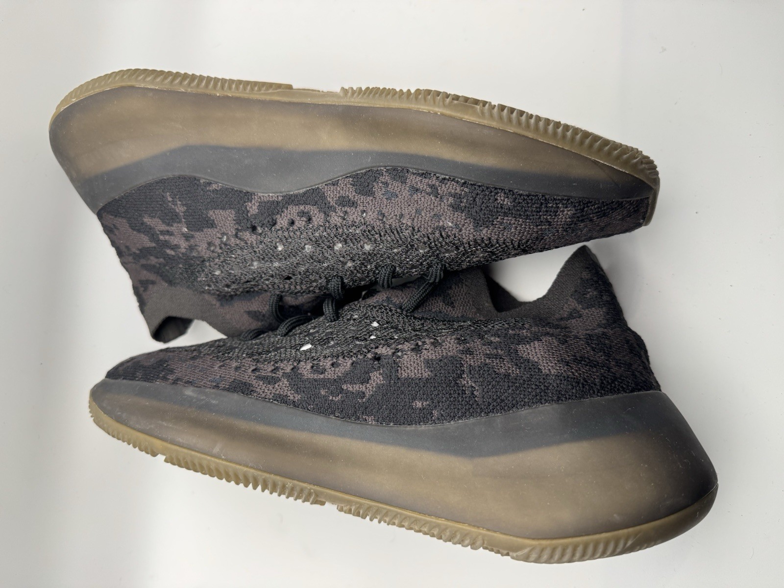 Yeezy 380 Boost Onyx Size 7 Men’s 8.5 Womens