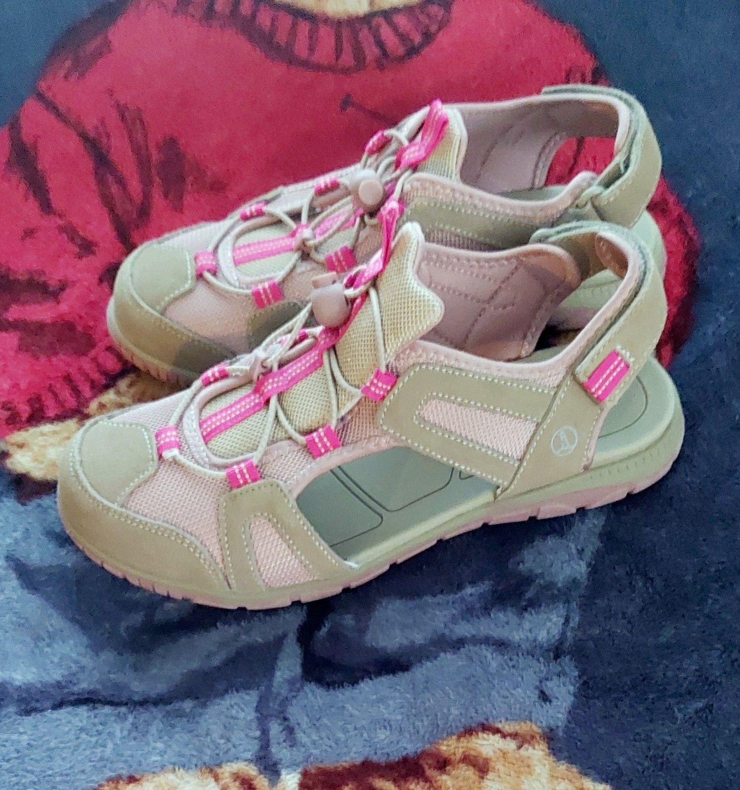 New LANDS END Closed Toe Outdoor Sandals Women’s Sz 9 NWOB