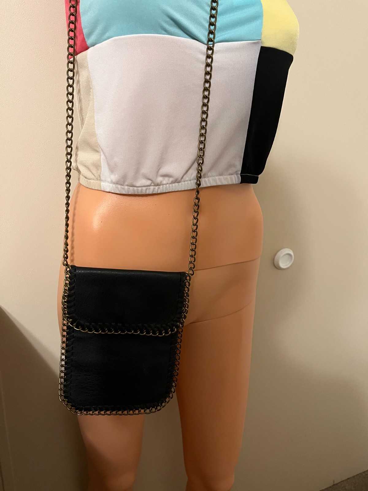 FAUX LEATHER CROSSBODY BAG 100% PVC CHAIN STRAP 31″ BLACK LINING COMPACT