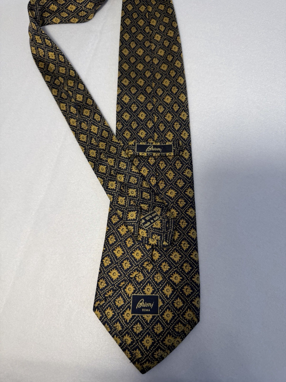 BRIONI Navy Blue Silk Luxury Tie w Gold Medallion Design 60” X 3.7”
