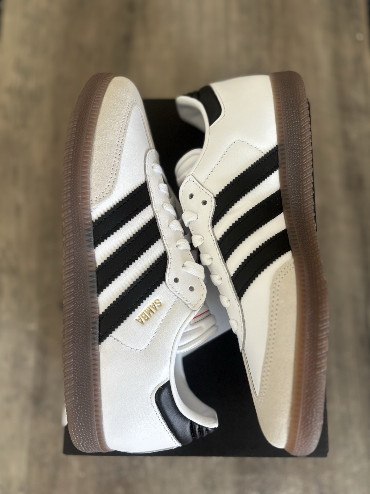 Size 9.5 – Adidas Samba Indoor Classic Cloud White Core Black Red Men IH6001 New