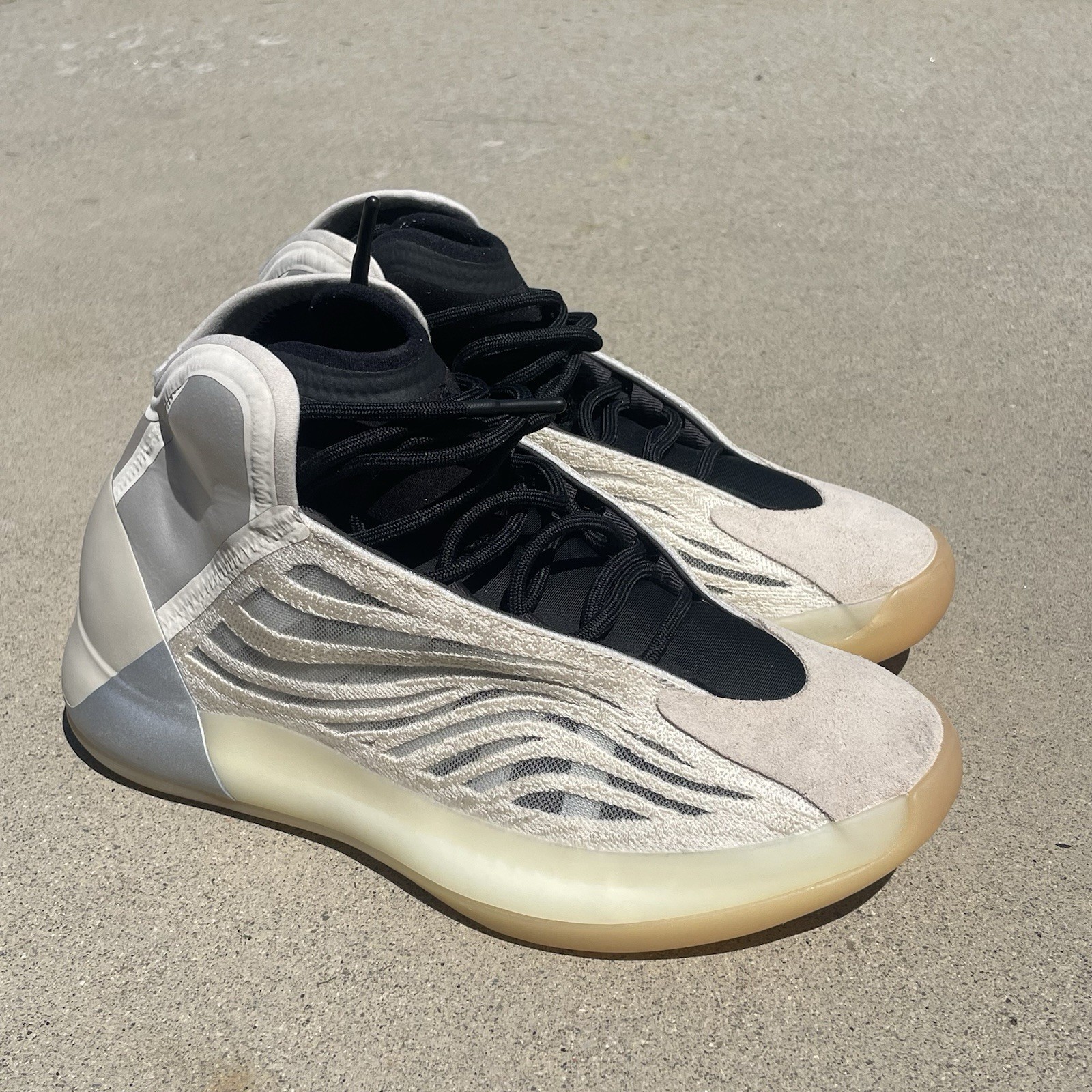 Adidas US 9 Men’s Mist Slate Beige Black Lifestyle Yeezy QNTM HQ2085