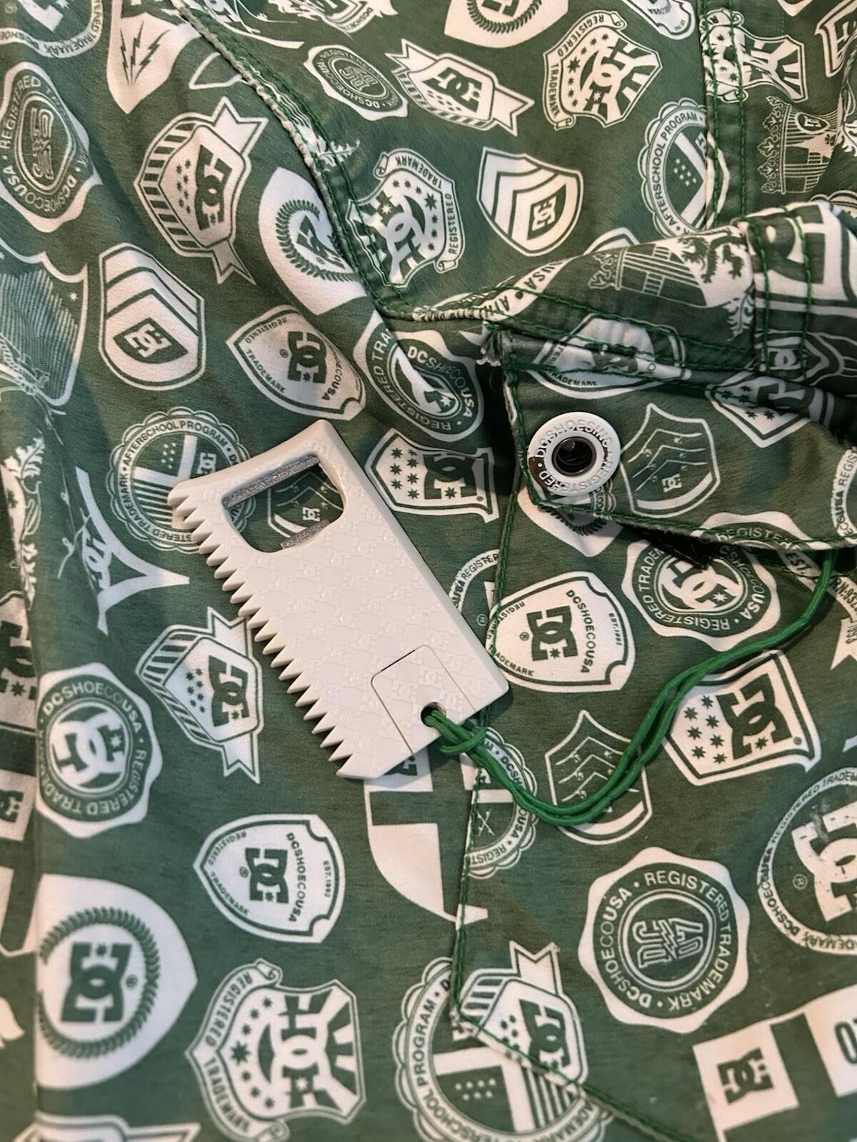 Vintage Y2K DC Shoes Men’s Board Shorts Green Logo Print Size 38 W/ Wax Comb