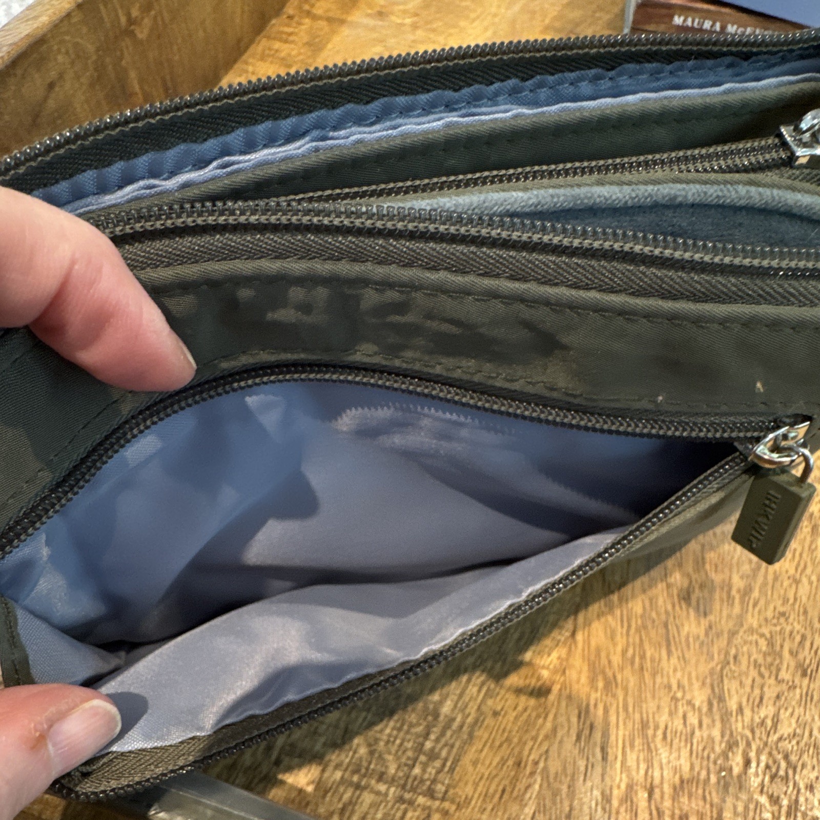 IHKWIP Green Quilted Wristlet Wallet w/ Zipper, Wrist Strap, Credit Card Slots