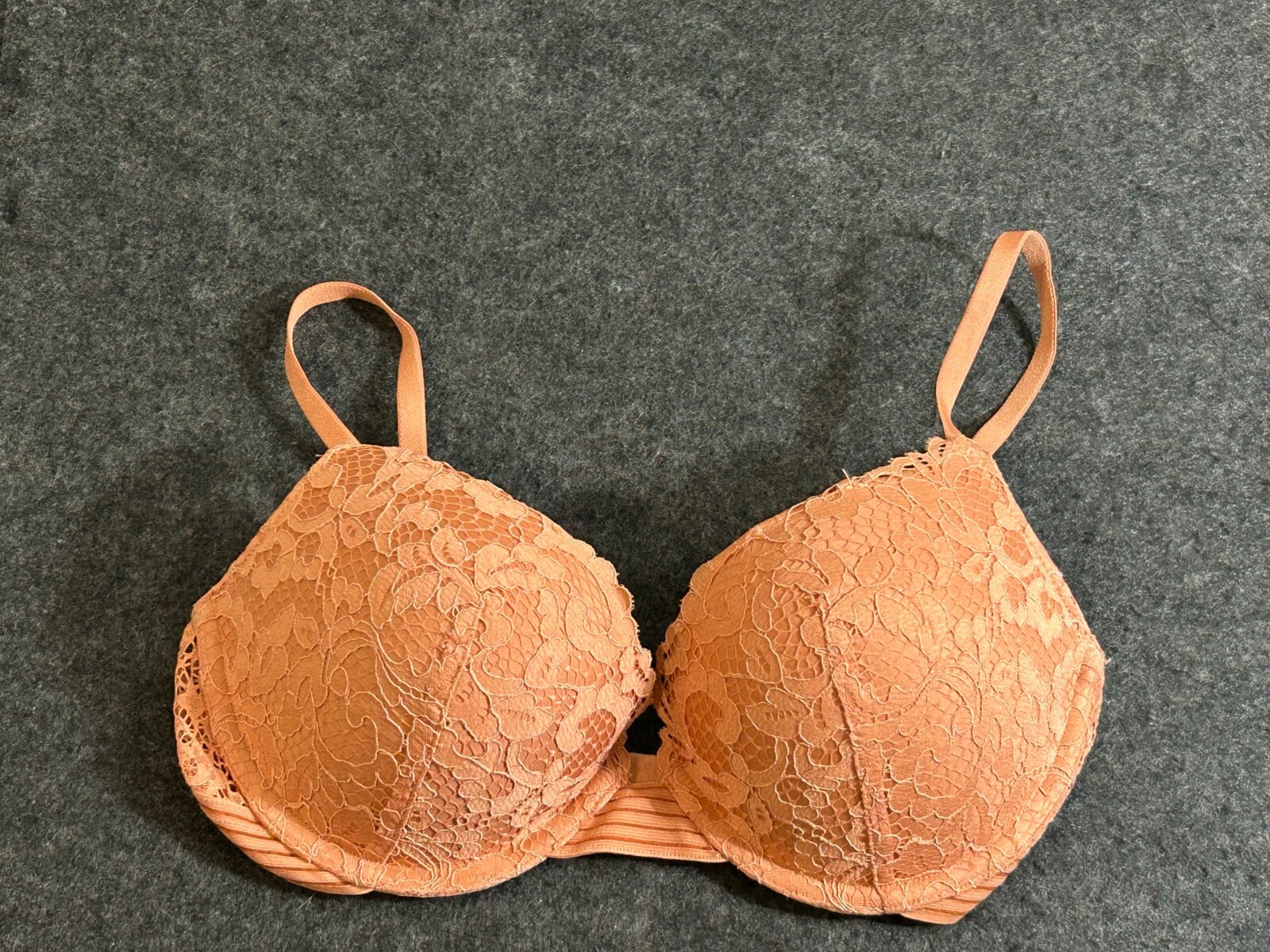 Victoria Secret Size 32D Very Sexy Push-Up Peach Lace Push Up Bra