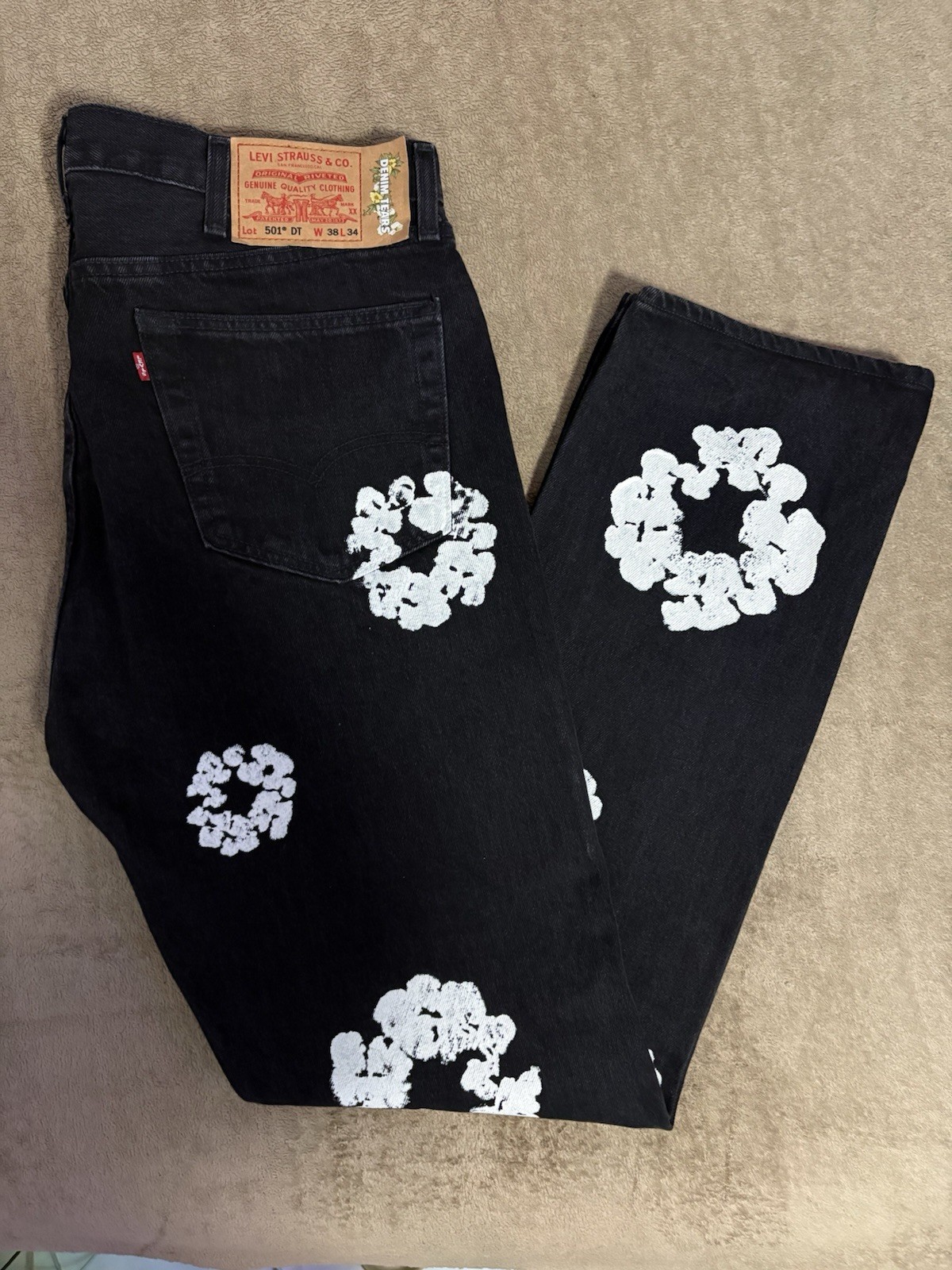 (SLIGHTLY WORN) Black Denim Tears x Levi’s Cotton Wreath Jeans. Size 38×34