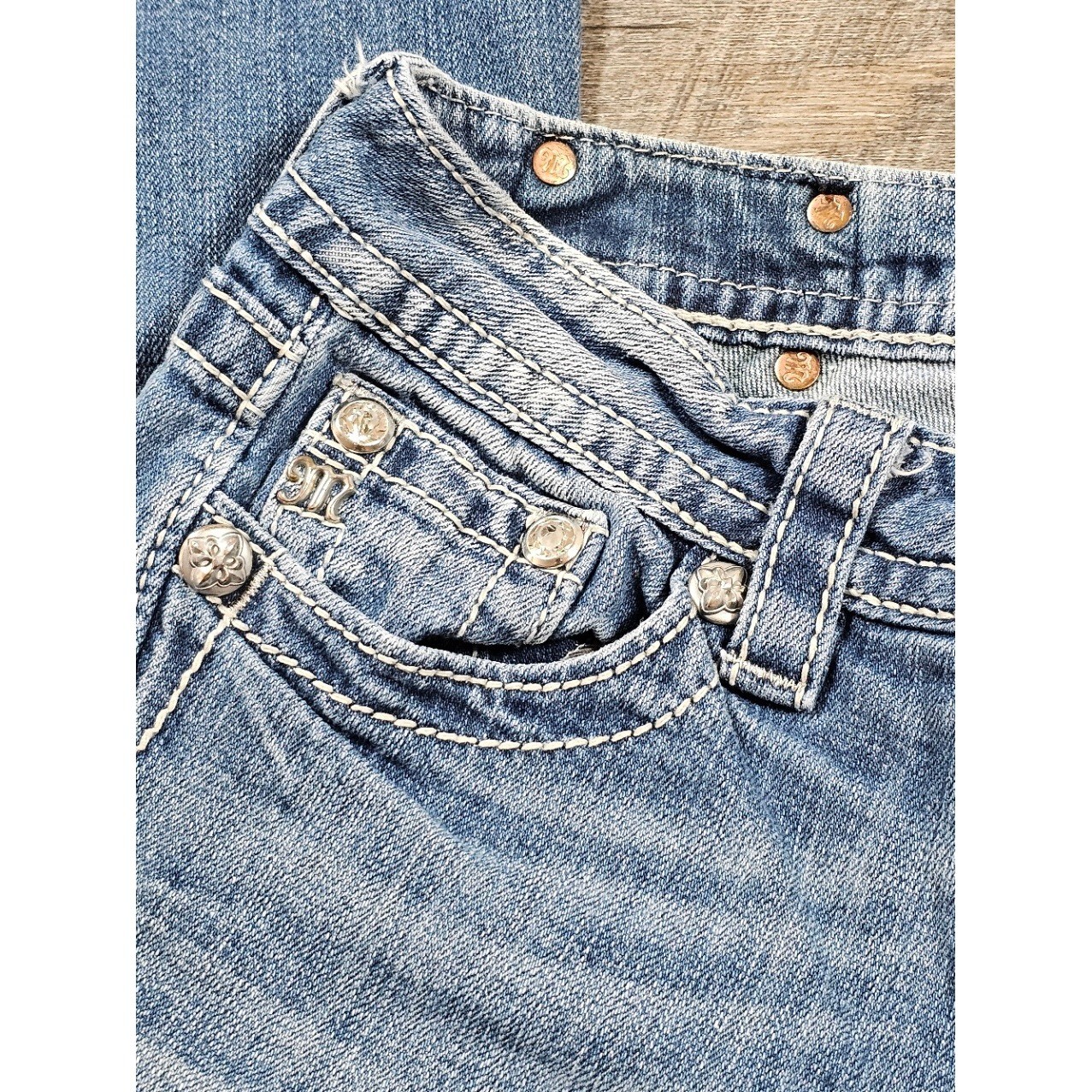 Miss Me Signature Cuffed Capri Jeans Fleur De Lis Embellished Medium Wash 26