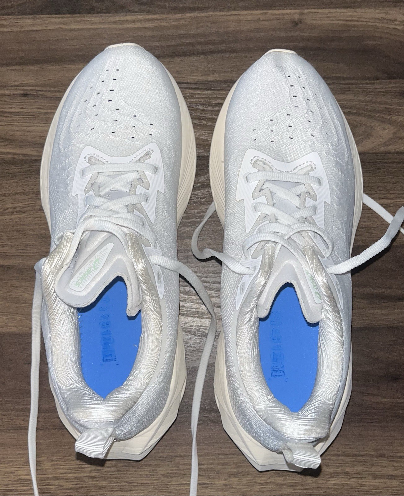 ASICS Novablast 4 Running Sneaker Shoes Women’s White Size US8.5 EU40