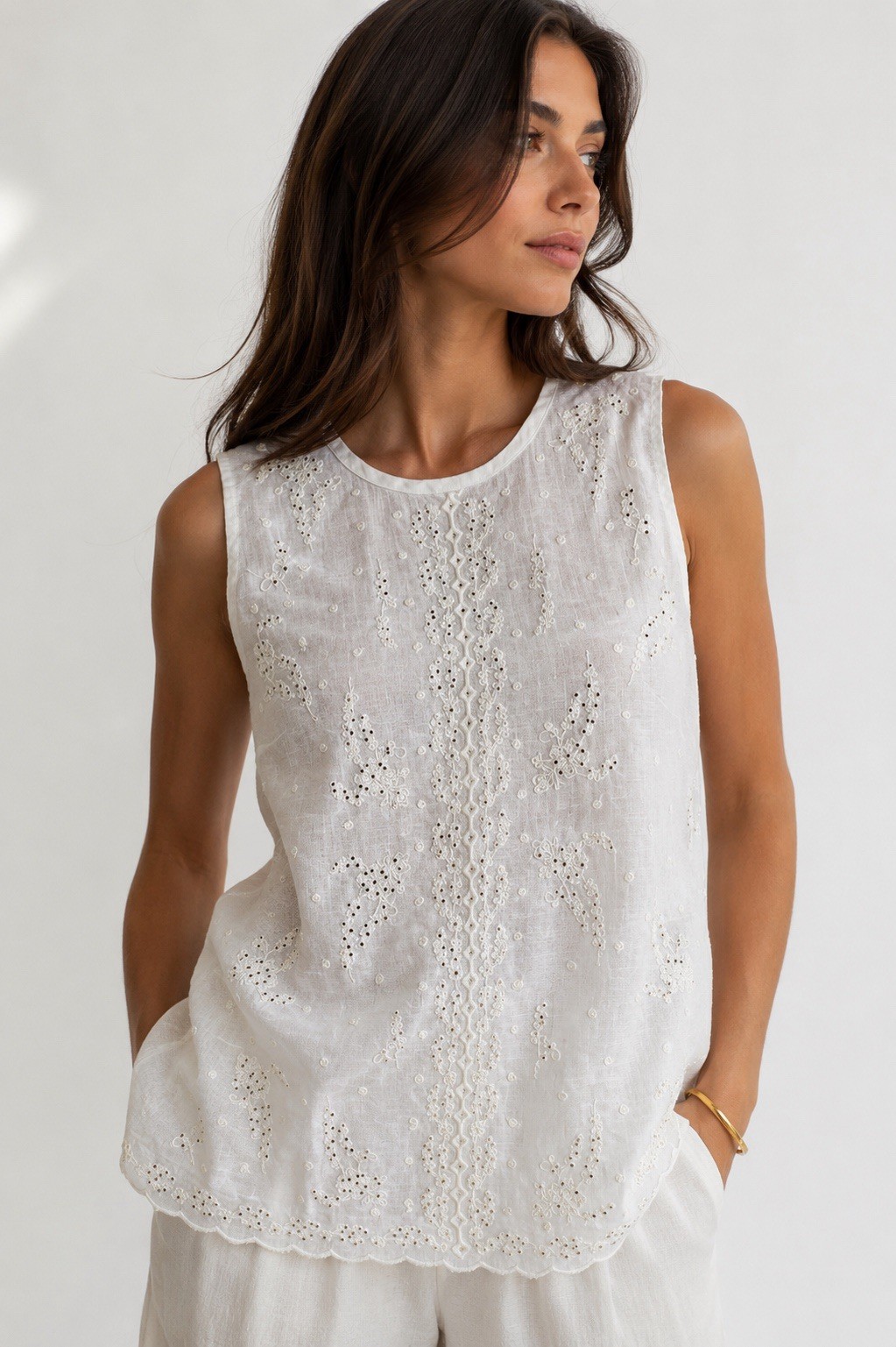 Tommy Bahama 100 % Ramie White Floral Embroidered Beaded Round Neck Tank Top XS