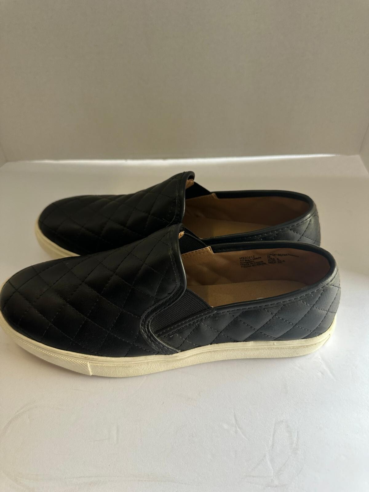 Mountain Sole Quilted Slip On Sneakers Womens 9 Black Faux Leather Loafers