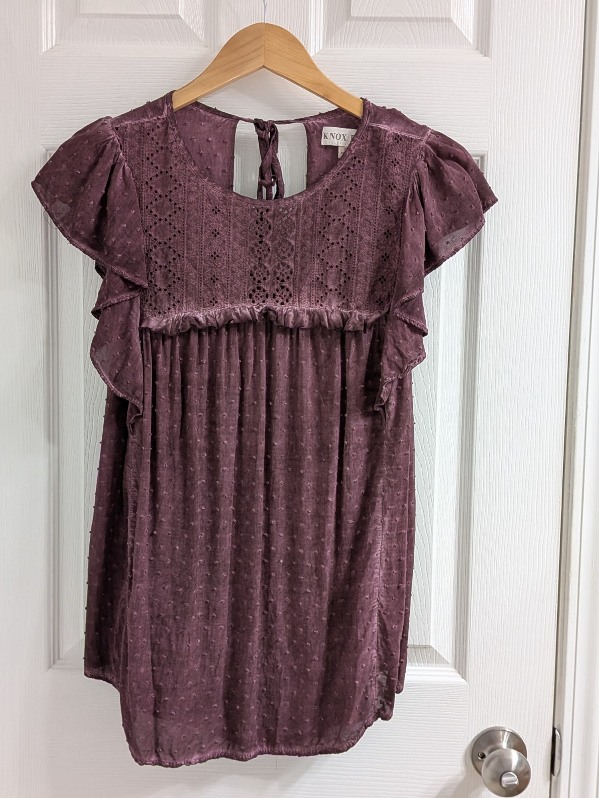 Knox Rose Boho Pheasant Blouse Medium EUC Purple Plum Flutter Sleeves Swiss Dot