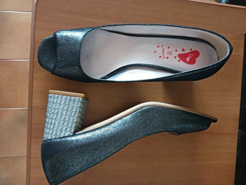 Black silver heeled neckline No.39