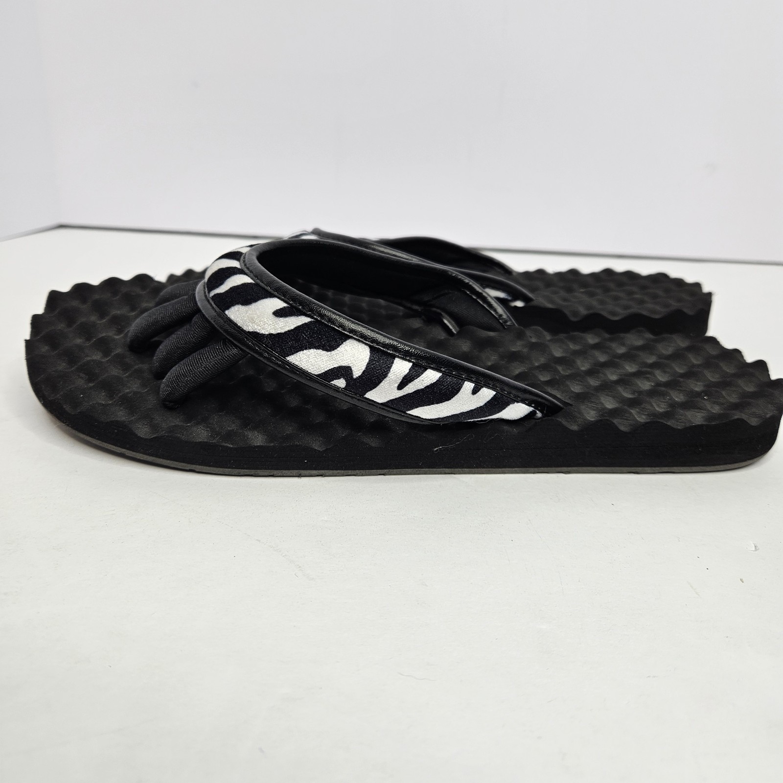 Pedi Couture Black Zebra Flip Flops Heel To Toe 11 1/4″