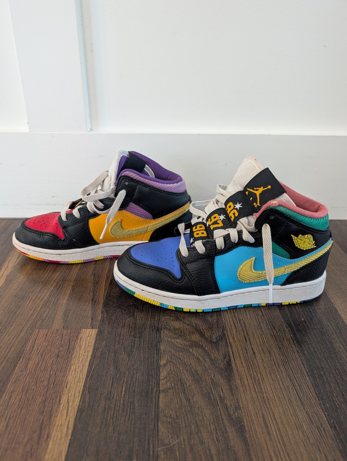 Nike Air Jordan 1 Mid SS GS Black Multi-color Championships Sz 4Y