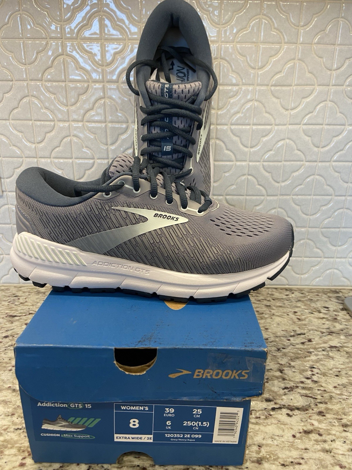 Woman’s Size 8 EE Extra Wide Gray Brooks Addiction GTS 15 – Brand New In Box