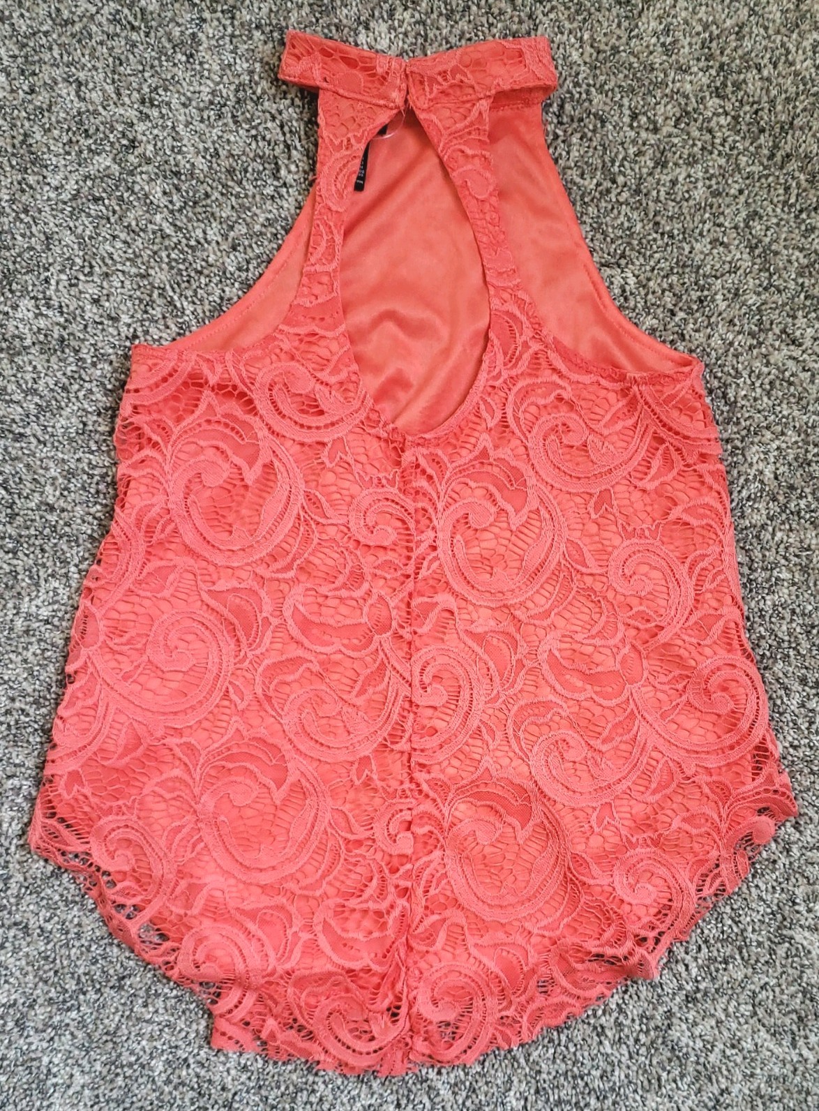 Rue21 size XS Coral Lined Lace Halter Top High Neck Keyhole Back NWOT