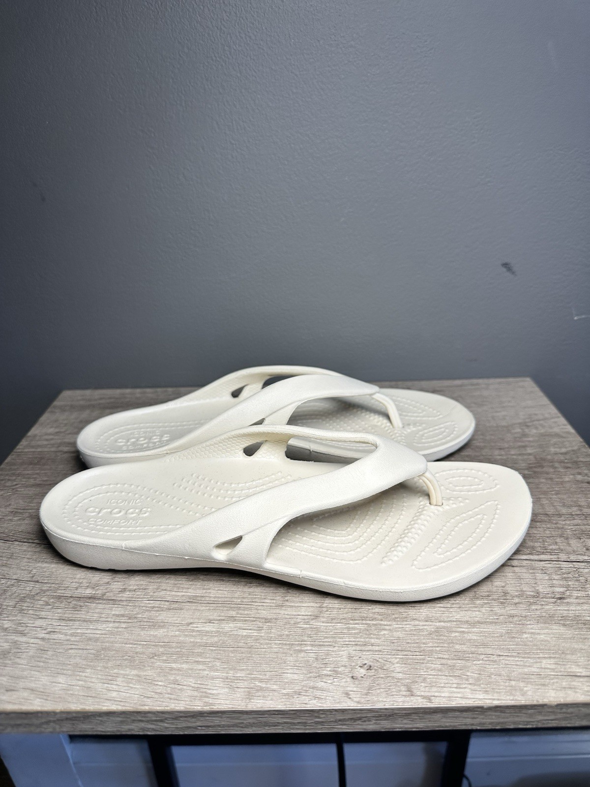 Crocs Kadee II Women’s Flip Flops Sandals Beige Bone Size 8 Comfort Lightweight