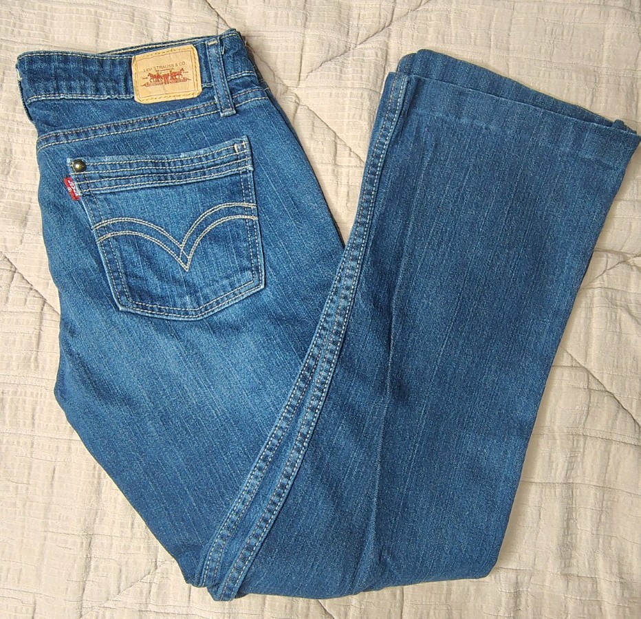 Levis Women’s 524 Superlow Jeans Size 9 Bootcut 30-32 Inch Waist Blue Denim NICE