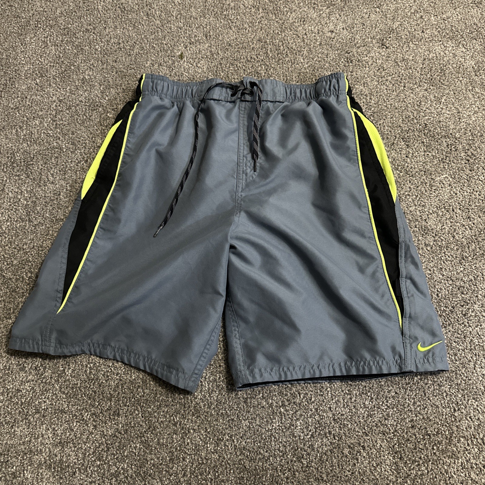 Nike Swim Trunks Men’s M Gray Black Core Contend Volley Mesh Lined Side Pocket