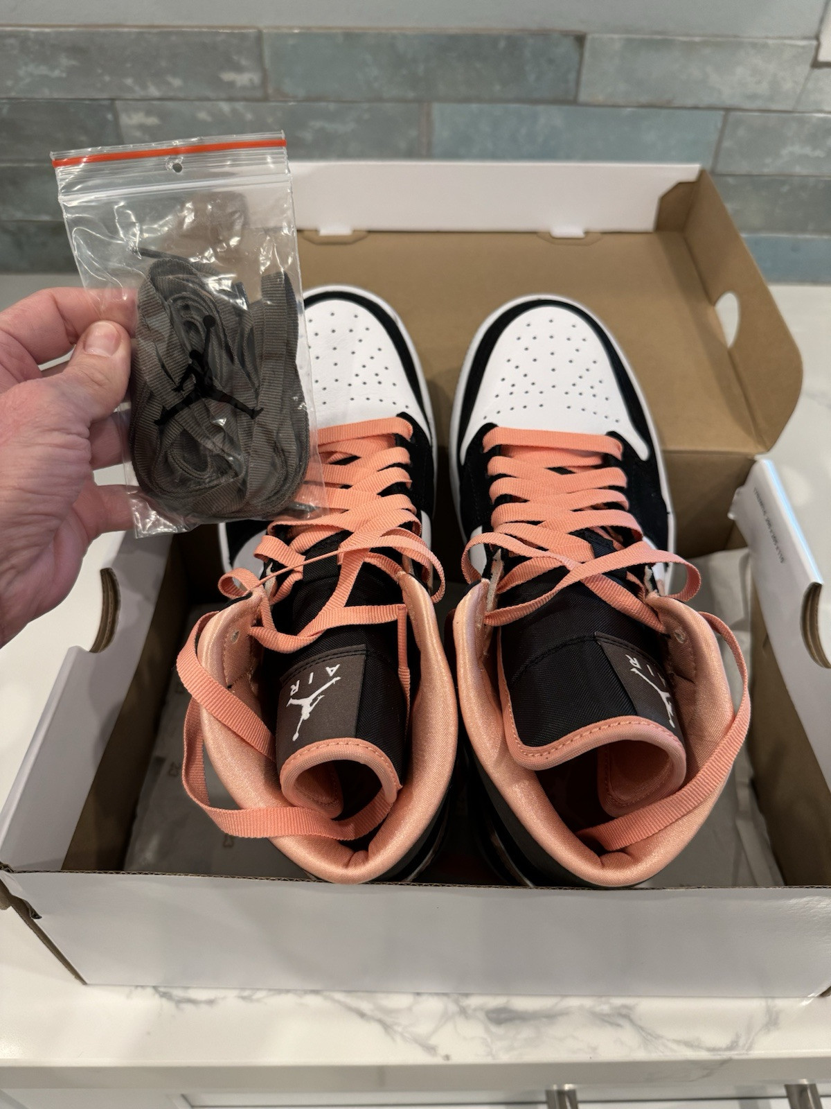 Jordan 1, Women’s Mid SE, Size 8, White-apricot-black