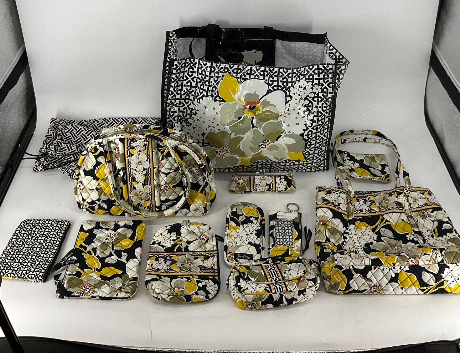 12 PIECES Vera Bradley Dogwood Pattern Travel Set Tote Cosmetic Bag Wallet Case